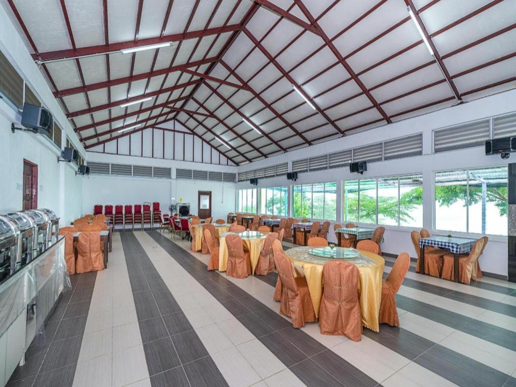 Dreamland Beach Holiday Kudat Exterior photo